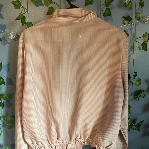 BUTTON UP DYNAMITE BLOUSE - Picture 4 of 6